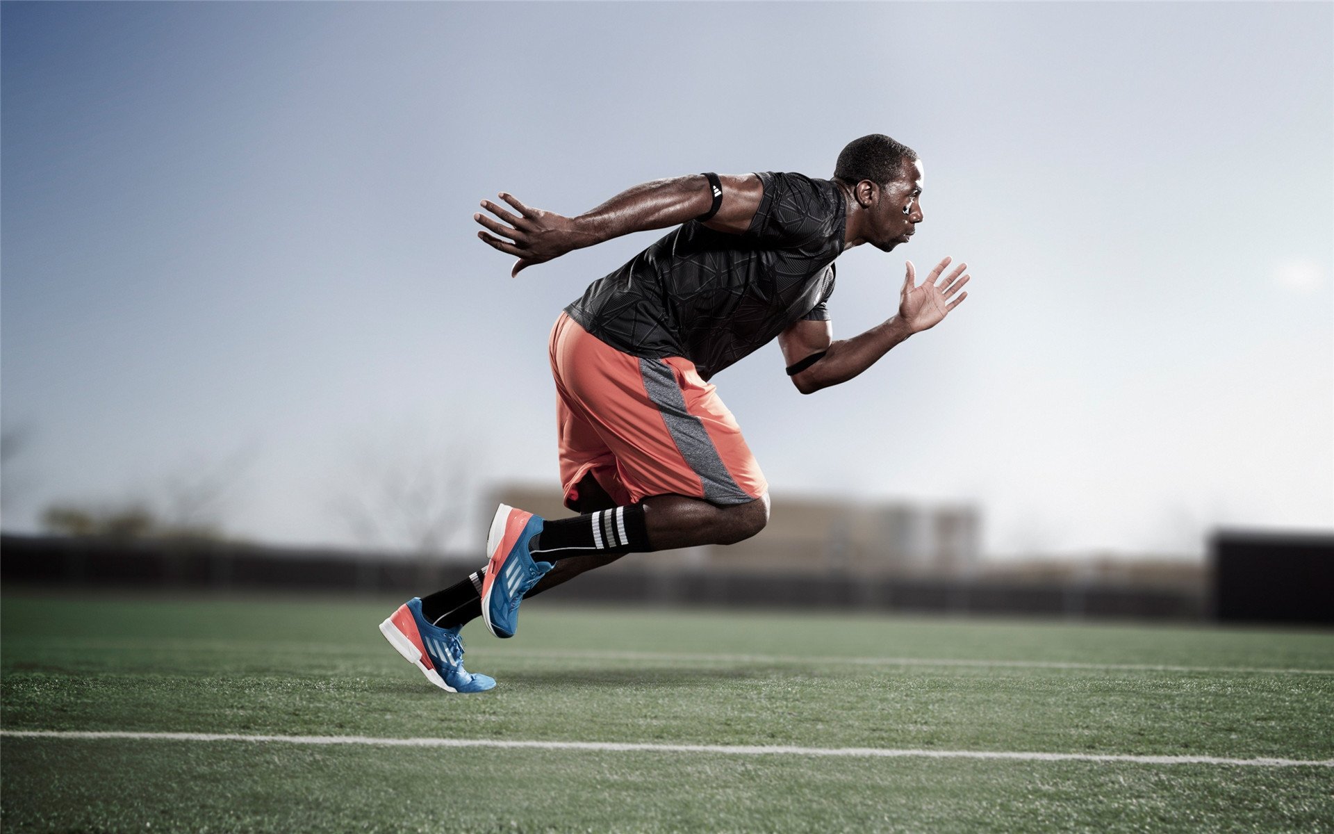 2020年NBA复赛：库里复出表现抢眼，带领勇士冲进季后赛圈层，展现恢弘力量